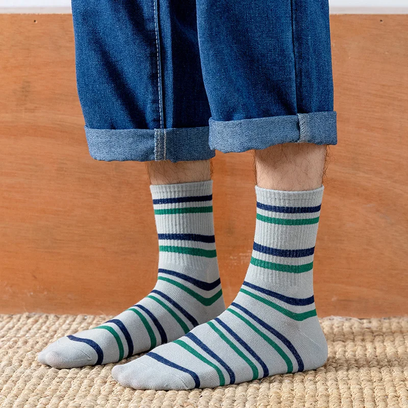 Men's Stockings Striped Medium Tube Socks Sports and Leisure Stockings Blue Green Socks Soft Skin-friendly and Breathable
Men's Stockings Striped Medium Tube Socks Sports and Leisure Stockings Blue Green Socks Soft Skin-friendly and Breathable