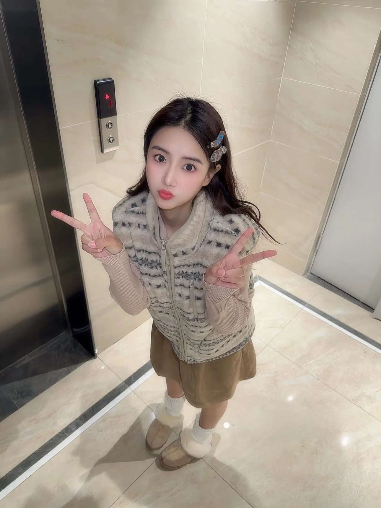 Американский ретро-жилет из овечьей шерсти для женщин, весна 2026, новинка, премиум-класс, многослойный, с узором Fair Isle, теплый, приталенный, короткий жакет-пальто
Американский ретро-жилет из овечьей шерсти для женщин, весна 2026, новинка, премиум-класс, многослойный, с узором Fair Isle, теплый, приталенный, короткий жакет-пальто