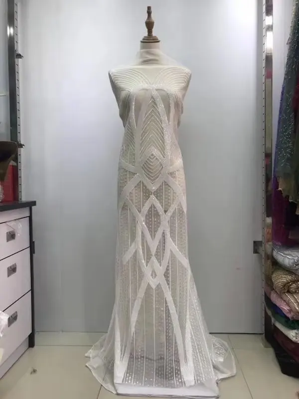Sequins Lace Fabric African French Lace Fabric High Quality Handmade Embroidery Wedding Nigerian Lace Fabric For 5yards JL026
Sequins Lace Fabric African French Lace Fabric High Quality Handmade Embroidery Wedding Nigerian Lace Fabric For 5yards JL026