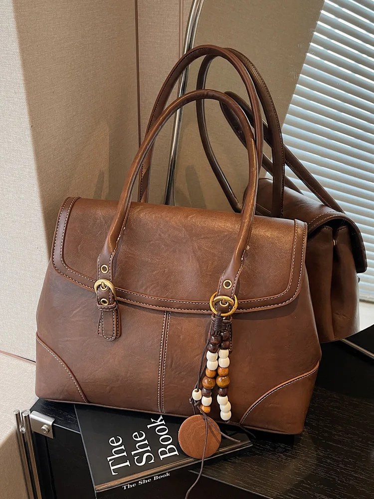 Большая вместительная повседневная женская сумка через плечо, новинка зимы 2026, ретро-сумка, высококачественная сумка-тоут, американская ретро-сумка для поездок на работу
Большая вместительная повседневная женская сумка через плечо, новинка зимы 2026, ретро-сумка, высококачественная сумка-тоут, американская ретро-сумка для поездок на работу