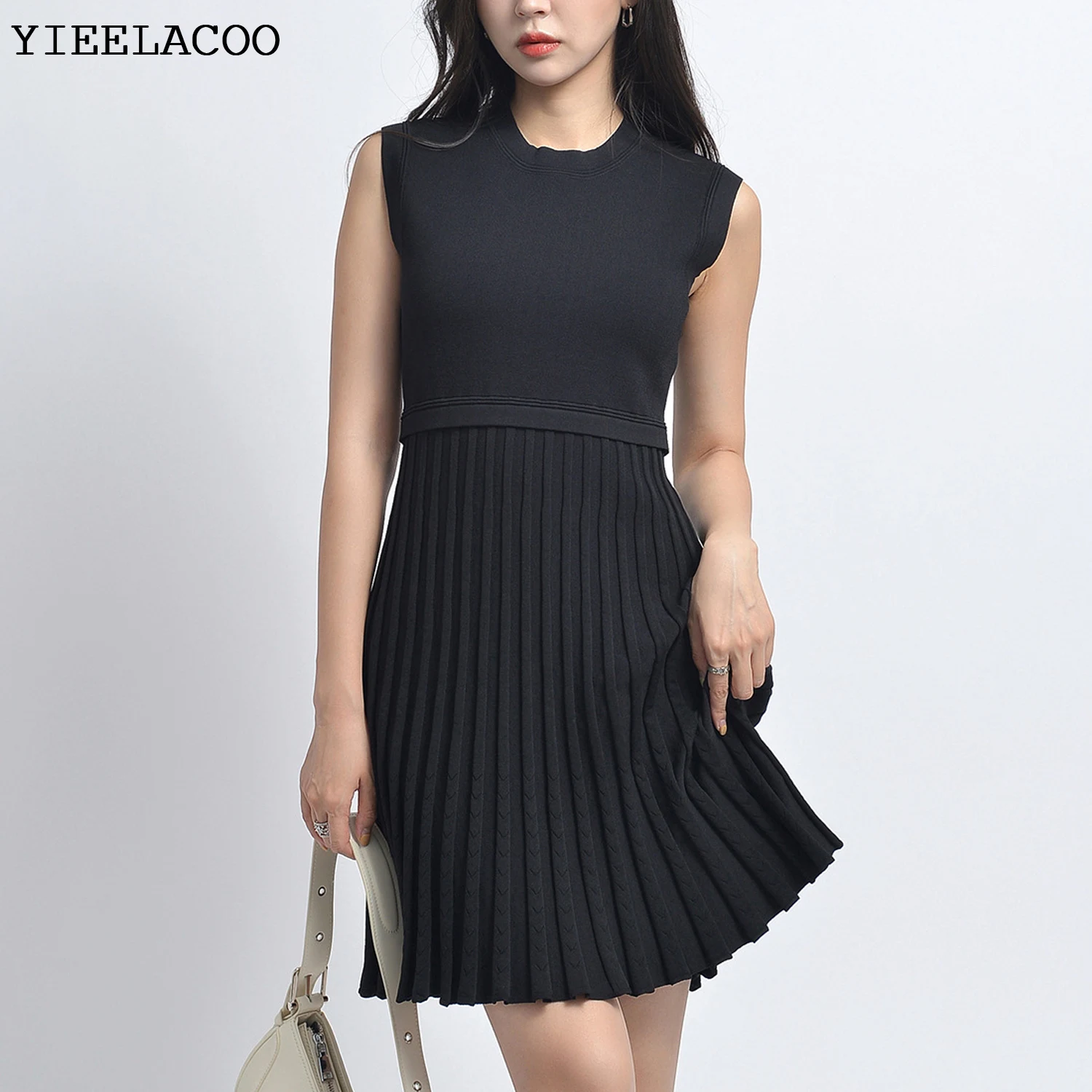 French black dress for women with a slim waist and pleated sleeveless vest dress
French black dress for women with a slim waist and pleated sleeveless vest dress