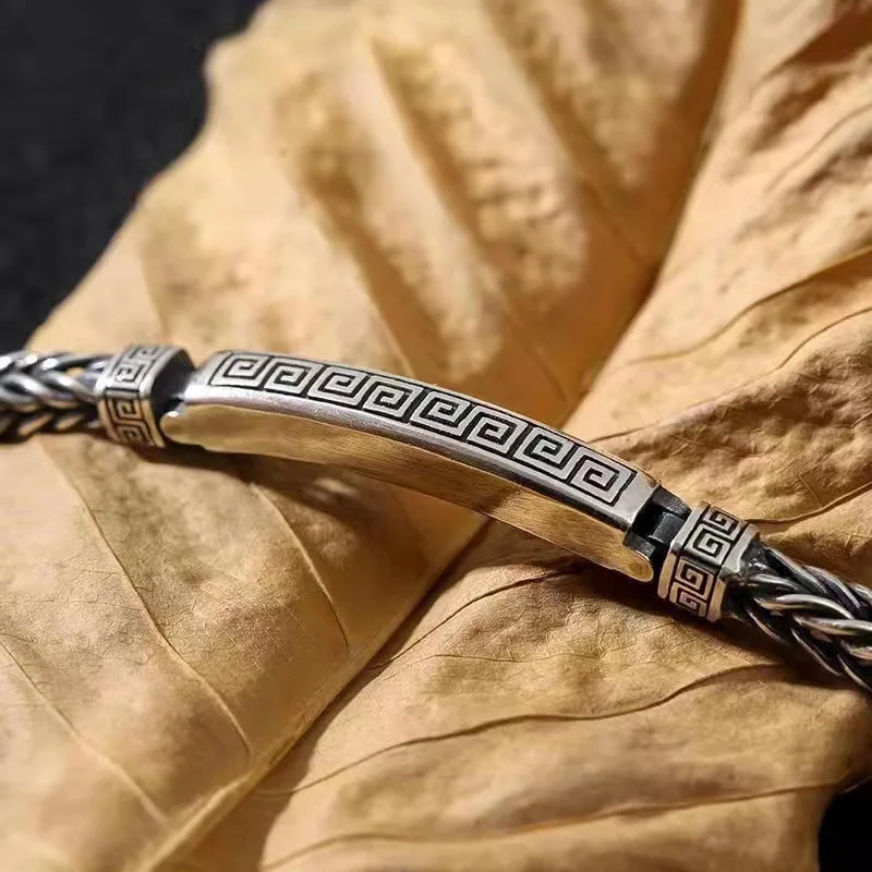 Silver Retro Bracelet Unisex Personality Hipster Buckle Trendy Fine Chain Jewelry Accessory for Men And Women
Silver Retro Bracelet Unisex Personality Hipster Buckle Trendy Fine Chain Jewelry Accessory for Men And Women