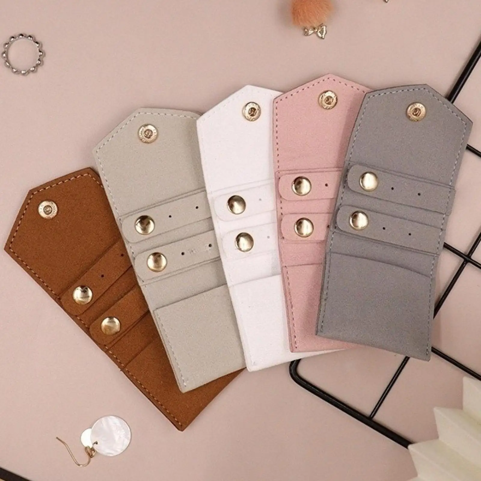 Portable Jewelry Organizer with Buckle Gift Mini Jewelry Case Jewelry Roll Bag for Rings Earrings Necklace Creative Storage Bag
Portable Jewelry Organizer with Buckle Gift Mini Jewelry Case Jewelry Roll Bag for Rings Earrings Necklace Creative Storage Bag