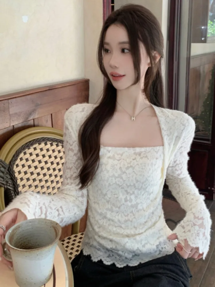 Elegant Square Collar Slim Fit Long Sleeve T-Shirt Women's Autumn Winter Embroidered Base Shirt Brushed Lace Top for Teens
Elegant Square Collar Slim Fit Long Sleeve T-Shirt Women's Autumn Winter Embroidered Base Shirt Brushed Lace Top for Teens