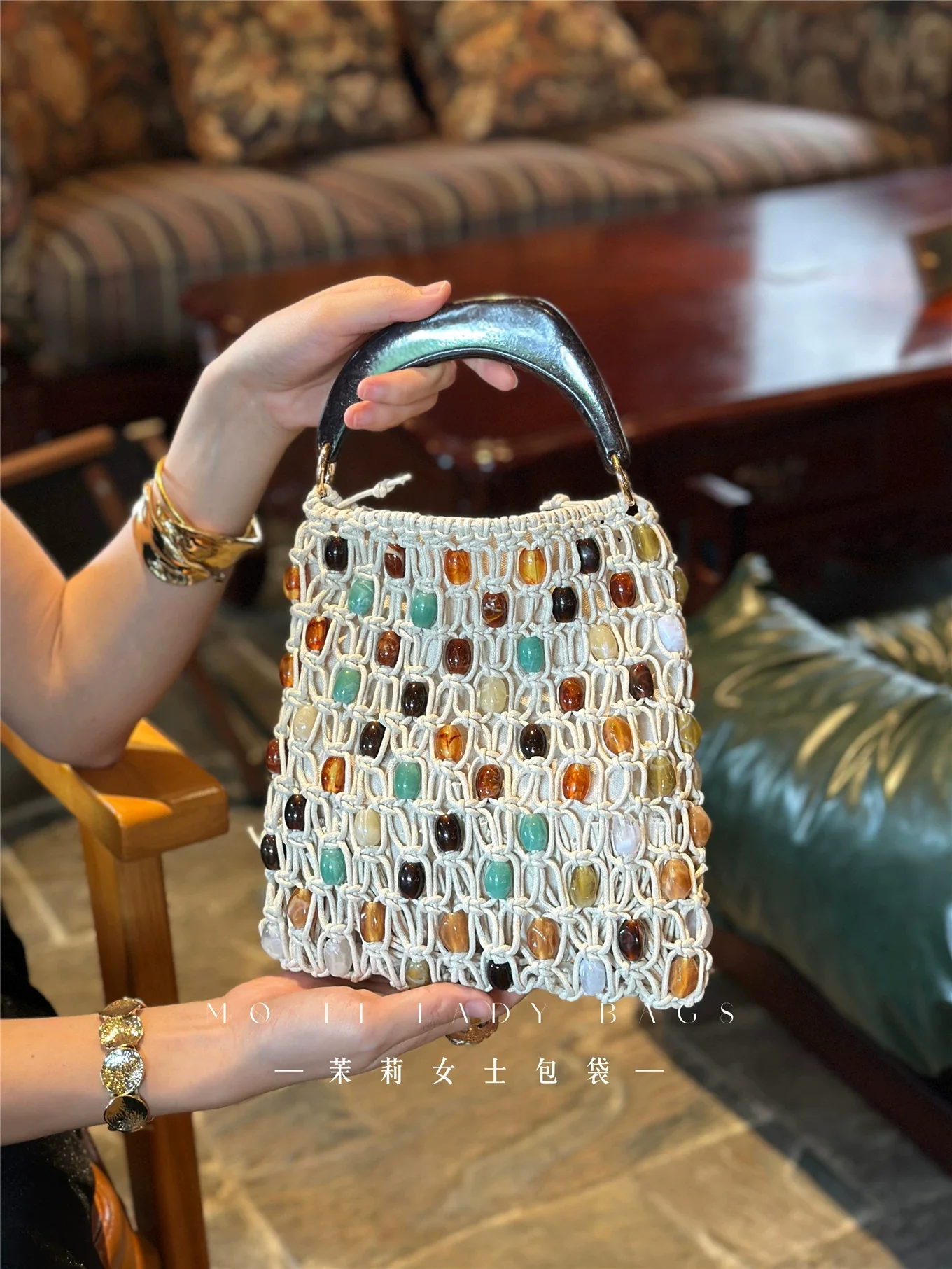 Fashion Beads Beaded Woven Handmade Bucket Bag Hollow Out Wood Handheld Women Handbag Casual Tote Bag Holiday Vacation Beach Bag
Fashion Beads Beaded Woven Handmade Bucket Bag Hollow Out Wood Handheld Women Handbag Casual Tote Bag Holiday Vacation Beach Bag