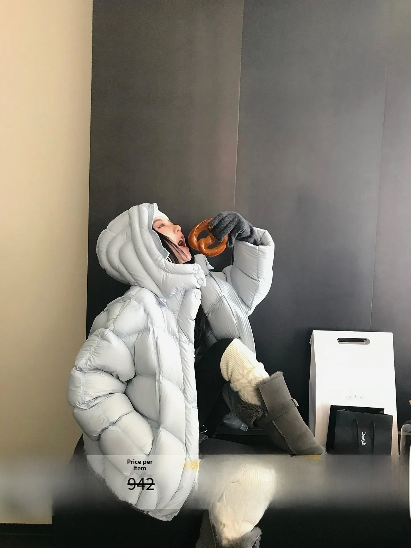 Ultra-Warm Thickened White Duck down Hooded Jacket Small Turtle Back Design Comfortable Korean Style Women's Puffer Coat
Ultra-Warm Thickened White Duck down Hooded Jacket Small Turtle Back Design Comfortable Korean Style Women's Puffer Coat