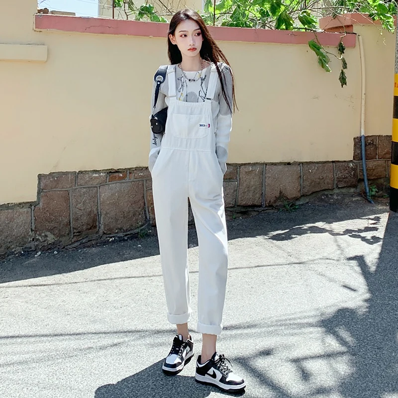 Белые джинсовые комбинезоны, женские свободные прямые широкие брюки, джинсы с высокой талией, весна-осень, новый дизайн
Белые джинсовые комбинезоны, женские свободные прямые широкие брюки, джинсы с высокой талией, весна-осень, новый дизайн