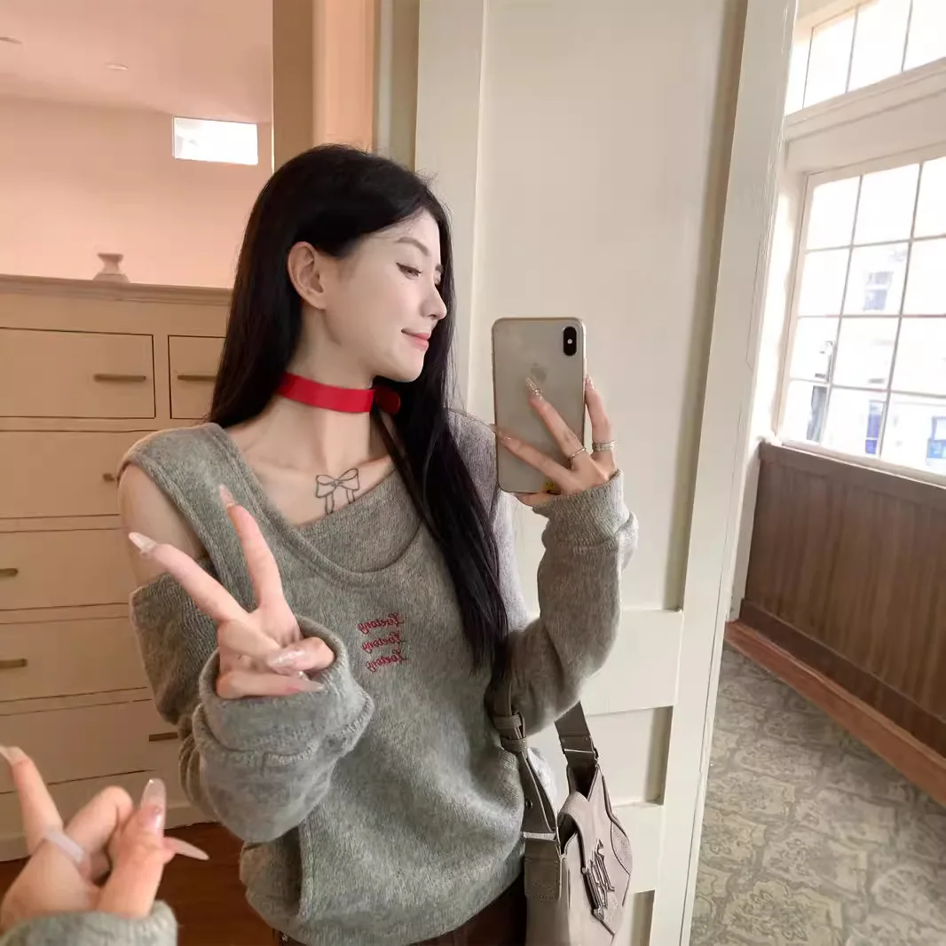 Two Pieces of Niche Fake Slanted Shoulder Embroidered Long Sleeved Hooded Sweater 2025 Early Spring New Grey Sweater
Two Pieces of Niche Fake Slanted Shoulder Embroidered Long Sleeved Hooded Sweater 2025 Early Spring New Grey Sweater