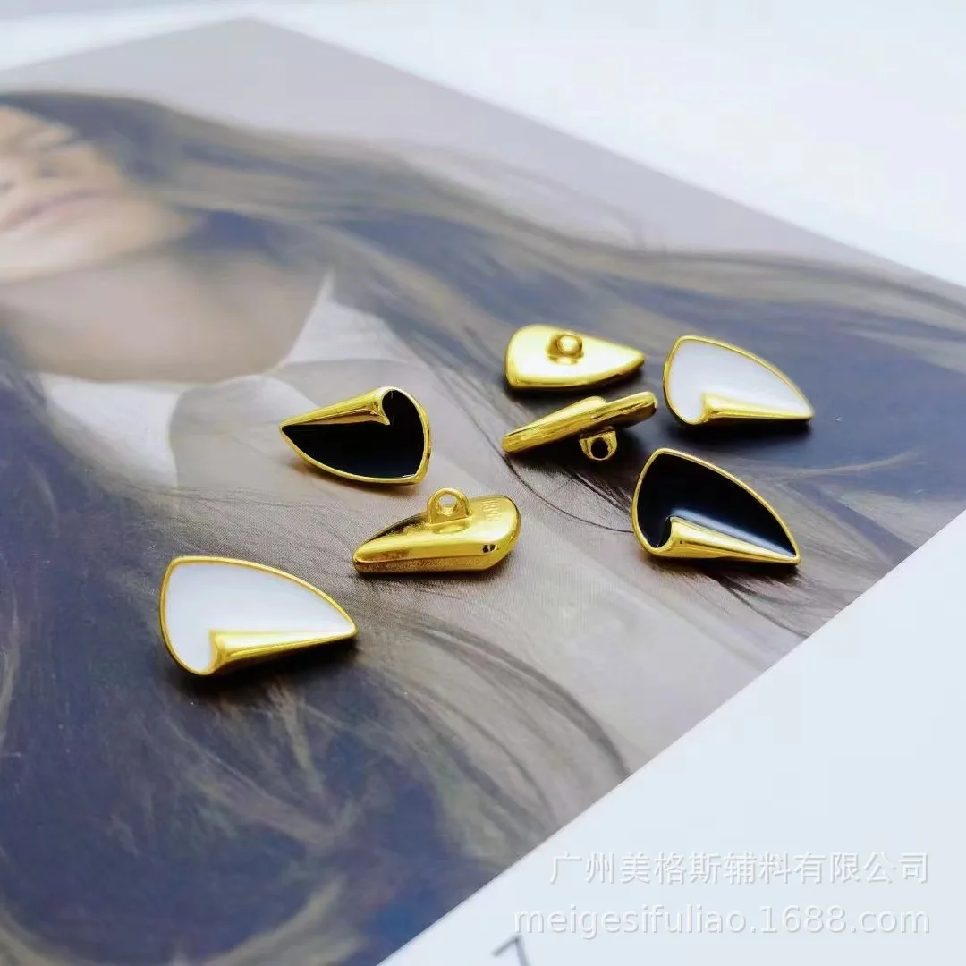 Oval Enamel Metal Buttons, Alloy Hand Sew Fasteners for Coat Suit Dress Decor
Oval Enamel Metal Buttons, Alloy Hand Sew Fasteners for Coat Suit Dress Decor