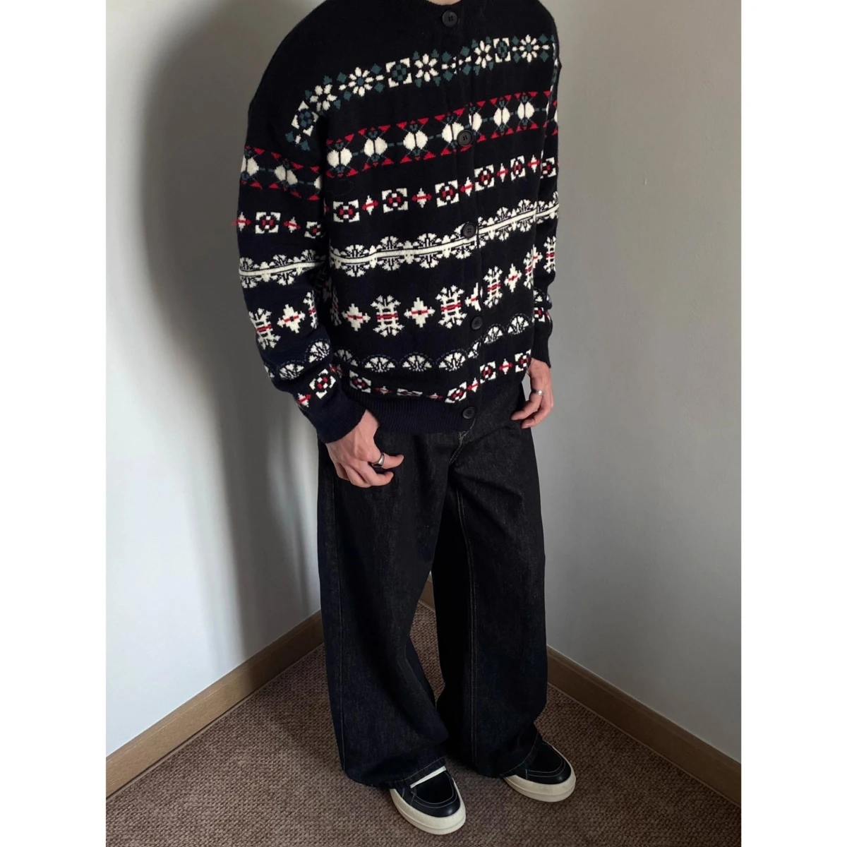 Мужской вязаный кардиган в стиле ретро American Sle с узором Fair Isle, повседневная верхняя одежда на пуговицах для осени и зимы
Мужской вязаный кардиган в стиле ретро American Sle с узором Fair Isle, повседневная верхняя одежда на пуговицах для осени и зимы