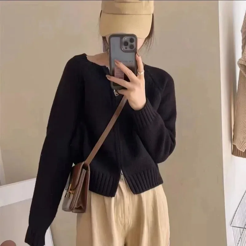 Korean Women Knitted Sweater Autumn Winter Chic Loose Long Sleeve Cardigan Tops Simple Solid Color Sweater Jacket
Korean Women Knitted Sweater Autumn Winter Chic Loose Long Sleeve Cardigan Tops Simple Solid Color Sweater Jacket