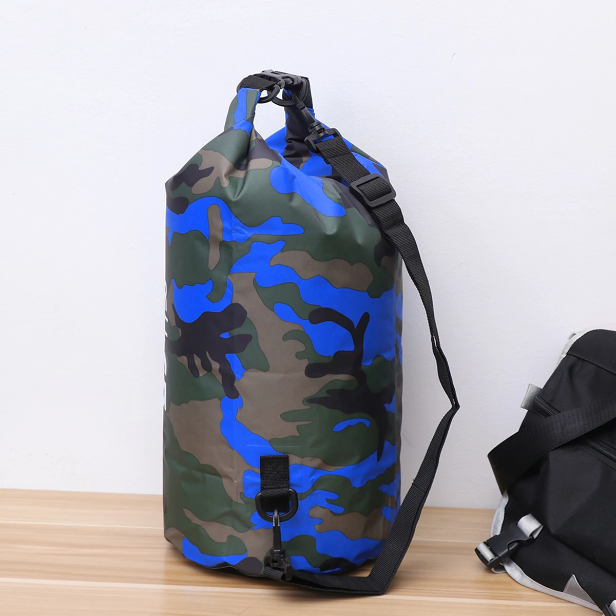 Waterproof Double Shoulder Bag 15L Portable Sack Backpack for Kayaking Beach Rafting Boating Hiking Camping and Fishing (Blue Ca
Waterproof Double Shoulder Bag 15L Portable Sack Backpack for Kayaking Beach Rafting Boating Hiking Camping and Fishing (Blue Ca