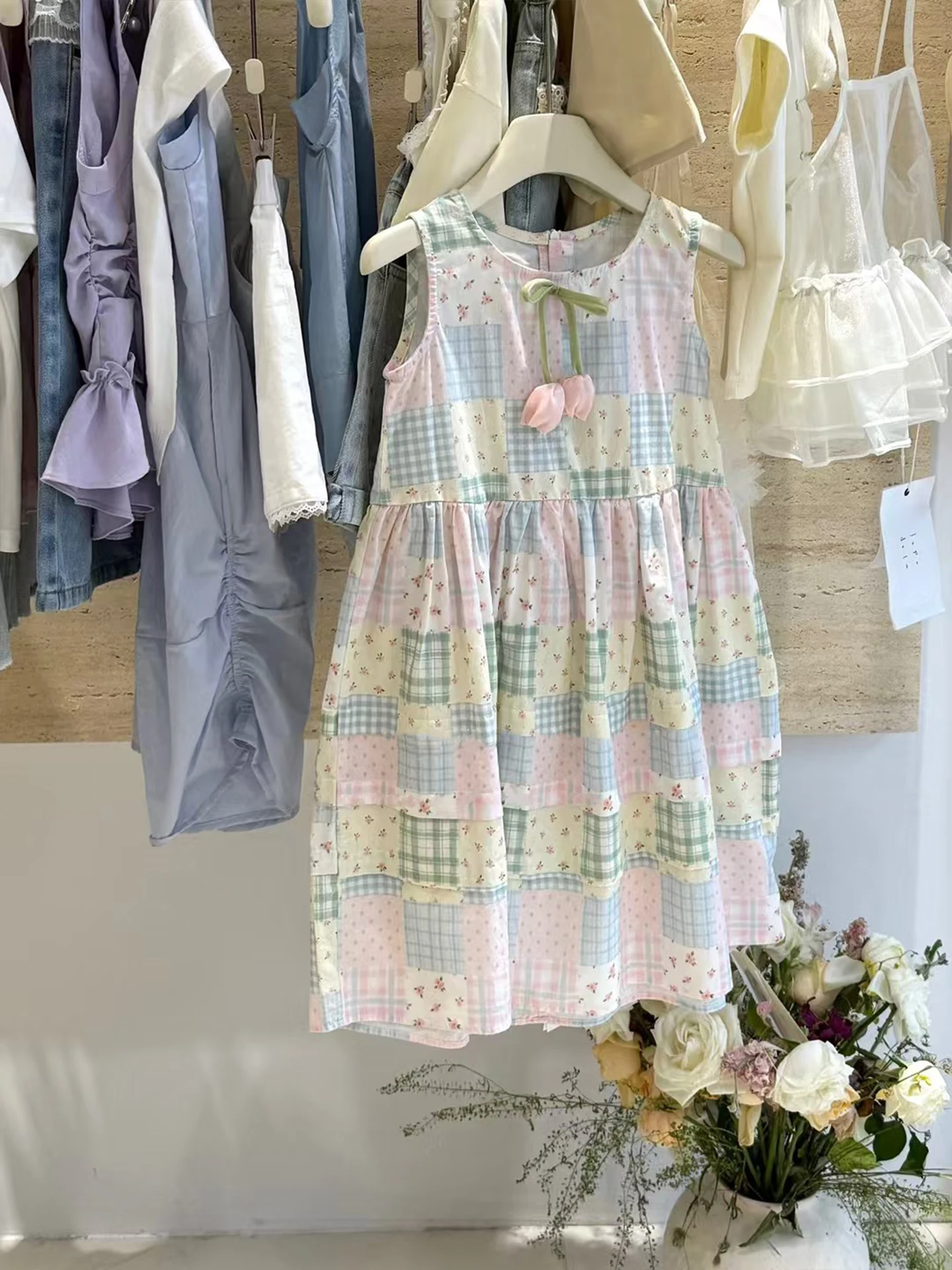 Girls Floral Vest Dress Children's Summer Fashion Thin Fabric Midi Skirt Casual Style Mid-Low Waist No-Sleeve Midi Dress
Girls Floral Vest Dress Children's Summer Fashion Thin Fabric Midi Skirt Casual Style Mid-Low Waist No-Sleeve Midi Dress