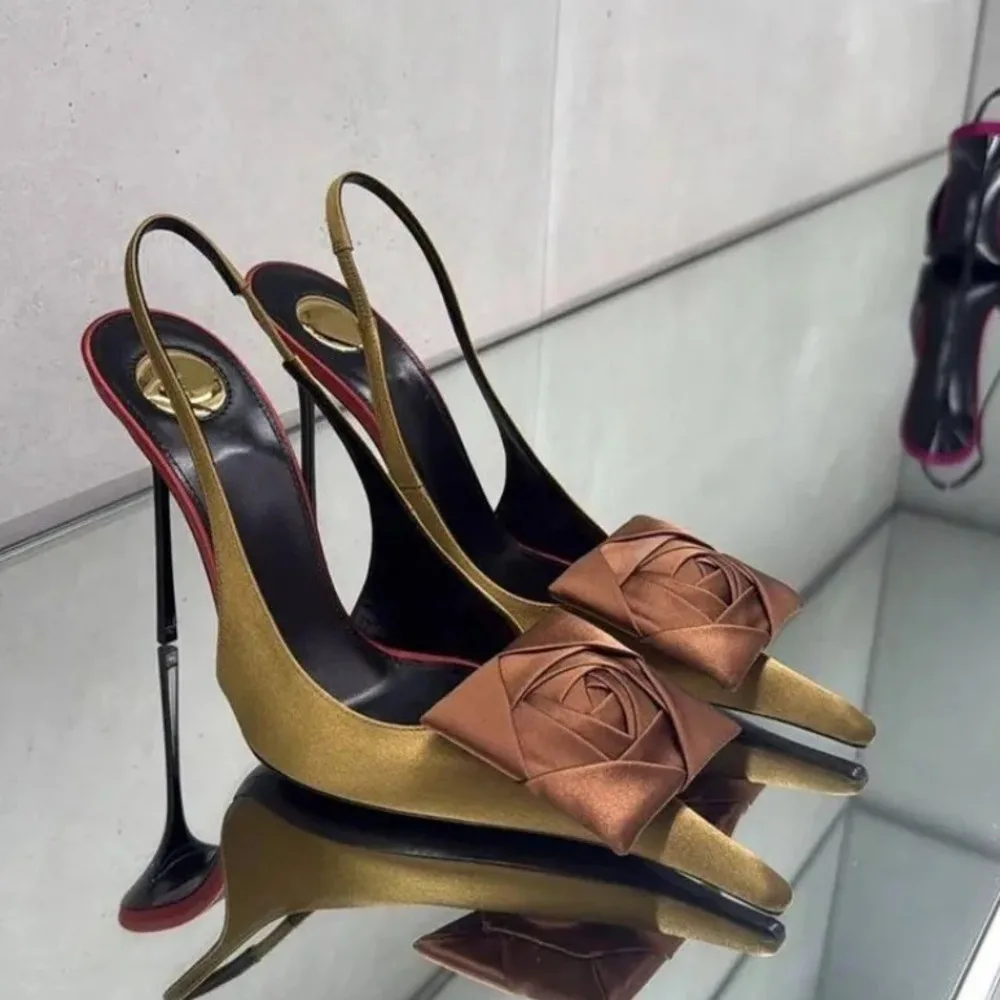2026 Summer New Slim Fit High-heeled Sandals, Fashionable Fashion Show Pointed Party Wedding 34-43 Women's Large Sandals
2026 Summer New Slim Fit High-heeled Sandals, Fashionable Fashion Show Pointed Party Wedding 34-43 Women's Large Sandals