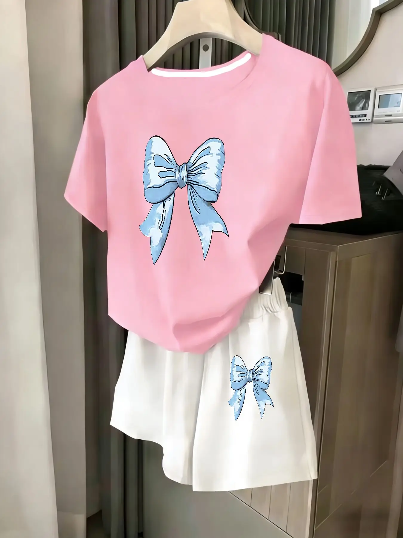 Ladies 2-Piece Set Summer Beach Vacation Casual round Neck Short Sleeve Random Print T-Shirt Elastic Waist Shorts Suit Comfortab
Ladies 2-Piece Set Summer Beach Vacation Casual round Neck Short Sleeve Random Print T-Shirt Elastic Waist Shorts Suit Comfortab