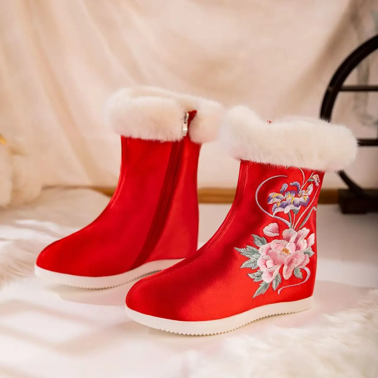 Women Winter Embroidered Hanfu Cotton Boot Increased Internal Plush Keep Warm Round Toe High Top Ethnic Style Red Wedding Boots
Women Winter Embroidered Hanfu Cotton Boot Increased Internal Plush Keep Warm Round Toe High Top Ethnic Style Red Wedding Boots