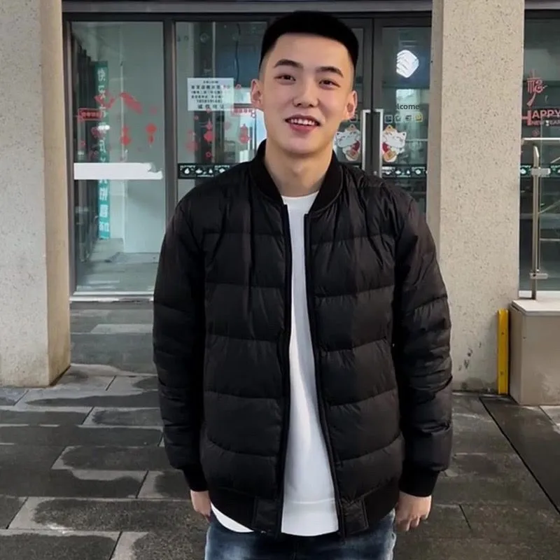 Новая зимняя мужская бейсбольная куртка: повседневная, приталенная, хлопковая, универсальная, модная верхняя одежда, укороченная, на молнии
Новая зимняя мужская бейсбольная куртка: повседневная, приталенная, хлопковая, универсальная, модная верхняя одежда, укороченная, на молнии