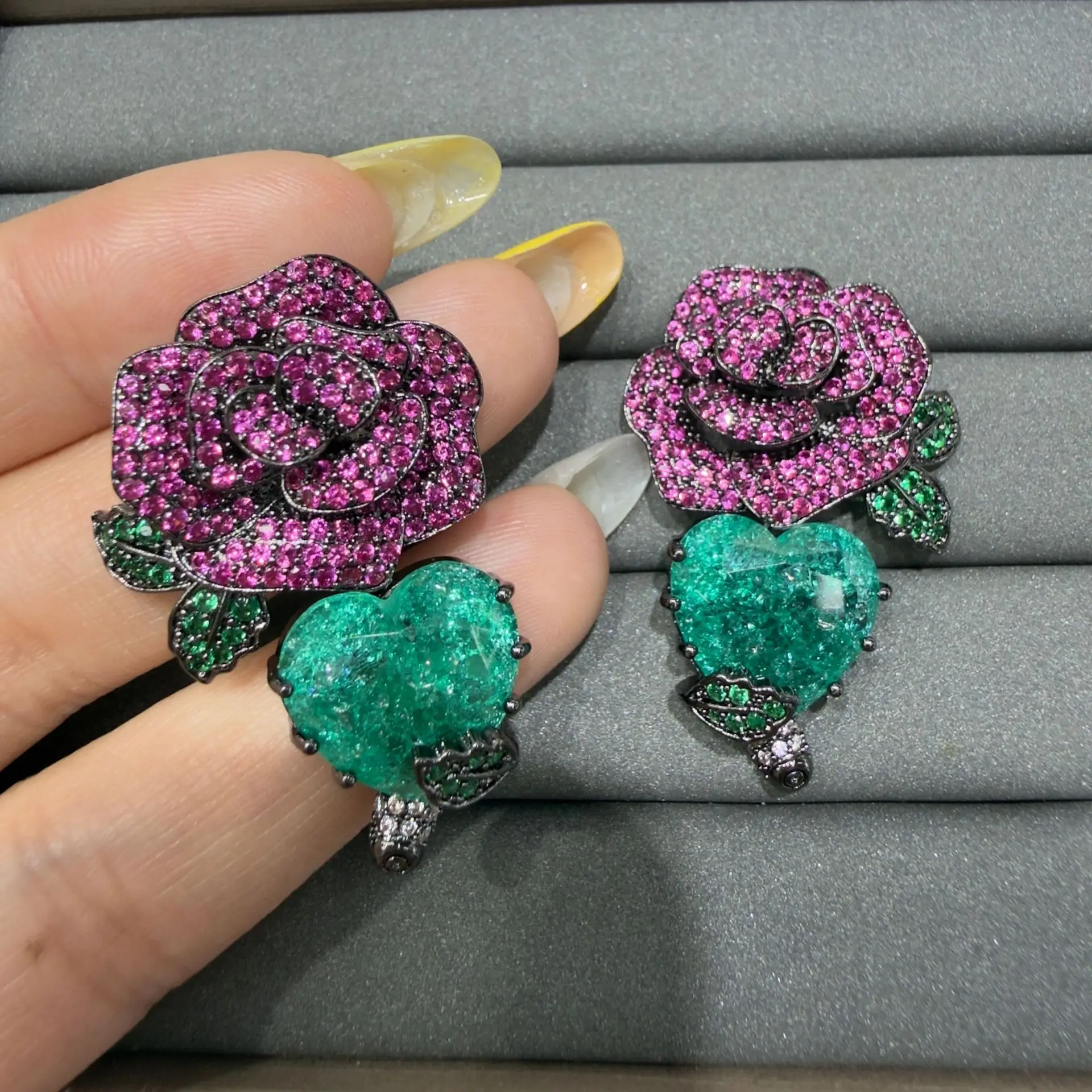 Luxurious Cubic Zirconia Rose Flower Stud Earrings for women shiny jewelry Heart Shaped drop earrings Wedding Banquet Party
Luxurious Cubic Zirconia Rose Flower Stud Earrings for women shiny jewelry Heart Shaped drop earrings Wedding Banquet Party
