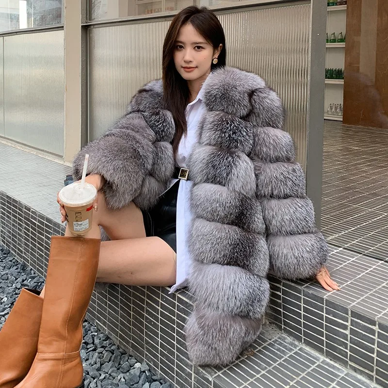 2023 New Fashion Silver Fox Fur Coat Women Finnish 100% Real Natural Fox Whole Skin Fur Winter Thick Soft Warm Fox Fur Jacket
2023 New Fashion Silver Fox Fur Coat Women Finnish 100% Real Natural Fox Whole Skin Fur Winter Thick Soft Warm Fox Fur Jacket