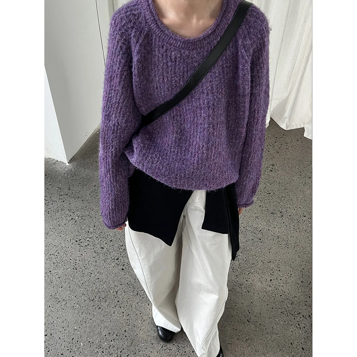 Lazy Wind Soft Waxy Sheep Wool Knitted Sweater Women's 2025 Autumn Pullover Rolled Hemming Design Versatile Sweater
Lazy Wind Soft Waxy Sheep Wool Knitted Sweater Women's 2025 Autumn Pullover Rolled Hemming Design Versatile Sweater