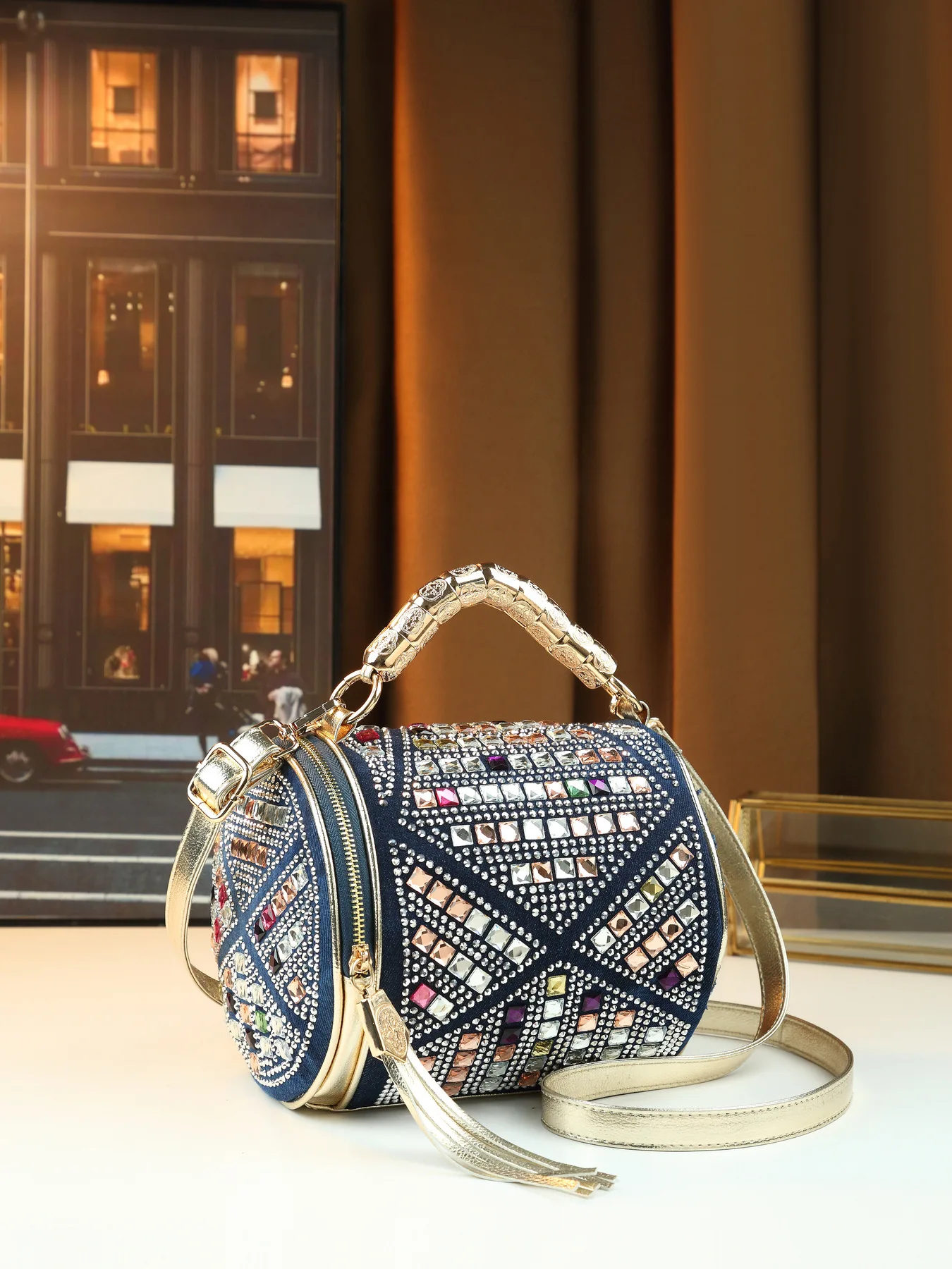 Fashion Shiny Rhinestone Cylinder Bag for Ladies Spring Summer Woven Leather Texture Party Clutch American Style Shoulder Crossbody Bag
Fashion Shiny Rhinestone Cylinder Bag for Ladies Spring Summer Woven Leather Texture Party Clutch American Style Shoulder Crossbody Bag