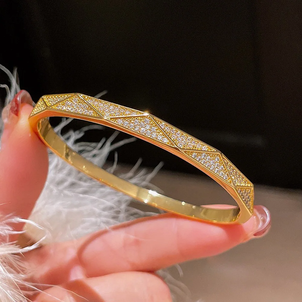 Hot selling product: Starry Sky Bracelet with Zircon Inlay, Elegant and Versatile Fashion Party Women's Accessories
Hot selling product: Starry Sky Bracelet with Zircon Inlay, Elegant and Versatile Fashion Party Women's Accessories