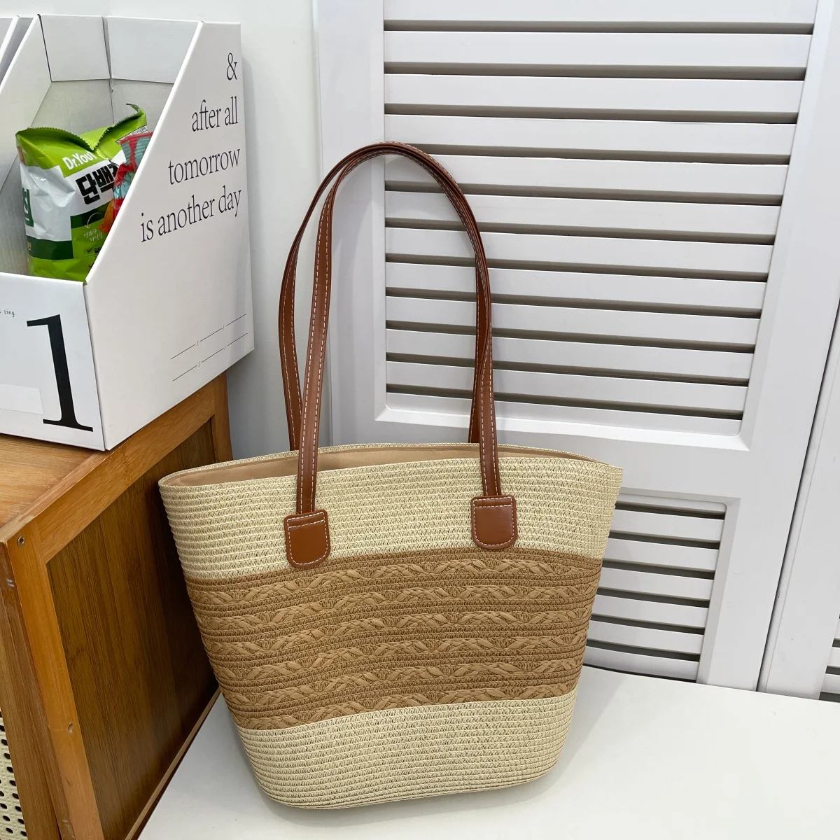 Женская сумка через плечо Fresh Vacation: плетеная, в полоску, с цветовыми блоками, из соломки, дышащая, вместительная сумка-тоут для повседневных поездок
Женская сумка через плечо Fresh Vacation: плетеная, в полоску, с цветовыми блоками, из соломки, дышащая, вместительная сумка-тоут для повседневных поездок