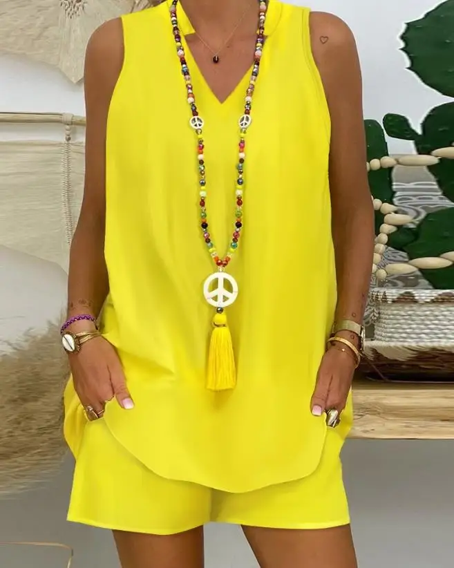 2024 Summer Fashion Women's Two Piece Casual Loose Fit Solid Color V-Neck Sleeveless Tank Top and Pocket Design Shorts Set
2024 Summer Fashion Women's Two Piece Casual Loose Fit Solid Color V-Neck Sleeveless Tank Top and Pocket Design Shorts Set