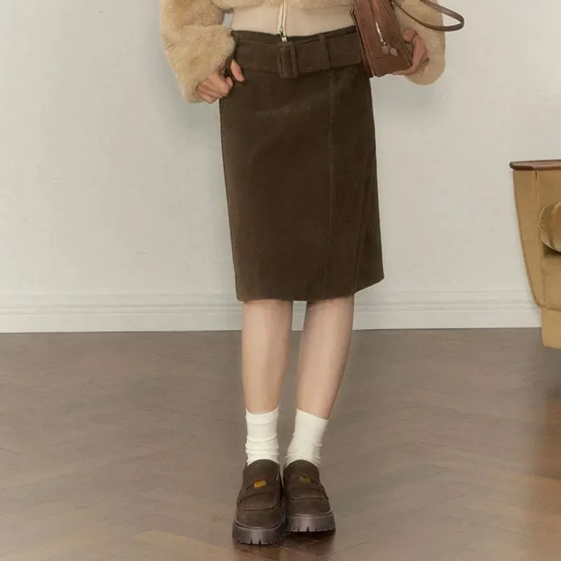 Women Dark Brown Faux Suede Midi Pencil Skirts With Buckle Belt High Waist Autumn Winter Front Split Straight Mid Length Skirts
Women Dark Brown Faux Suede Midi Pencil Skirts With Buckle Belt High Waist Autumn Winter Front Split Straight Mid Length Skirts