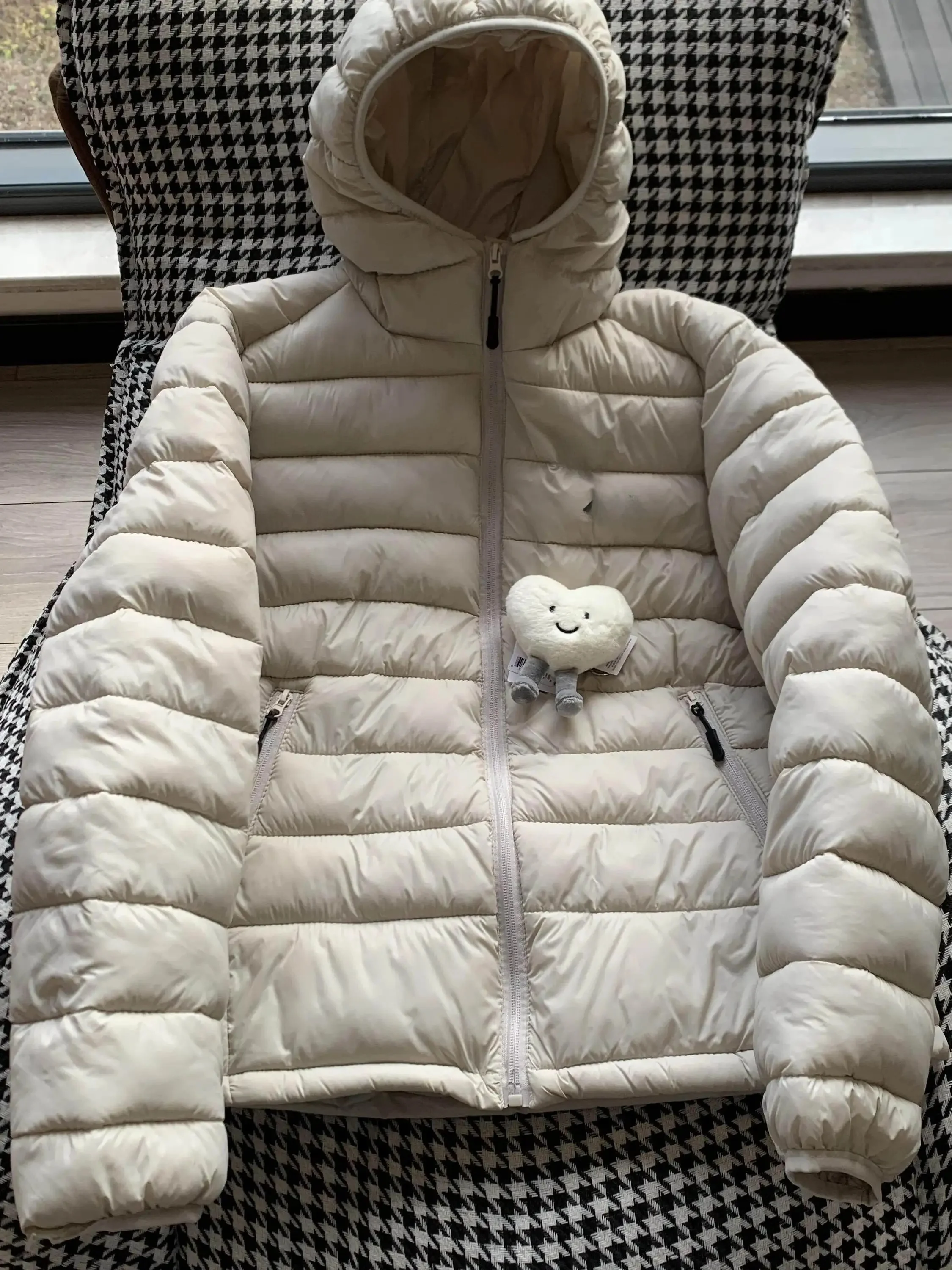 Men's Short down Jacket Lightweight Thickened Warm Cotton Coat Winter Outdoor Sports Coat with Quilted Cotton Inner
Men's Short down Jacket Lightweight Thickened Warm Cotton Coat Winter Outdoor Sports Coat with Quilted Cotton Inner
