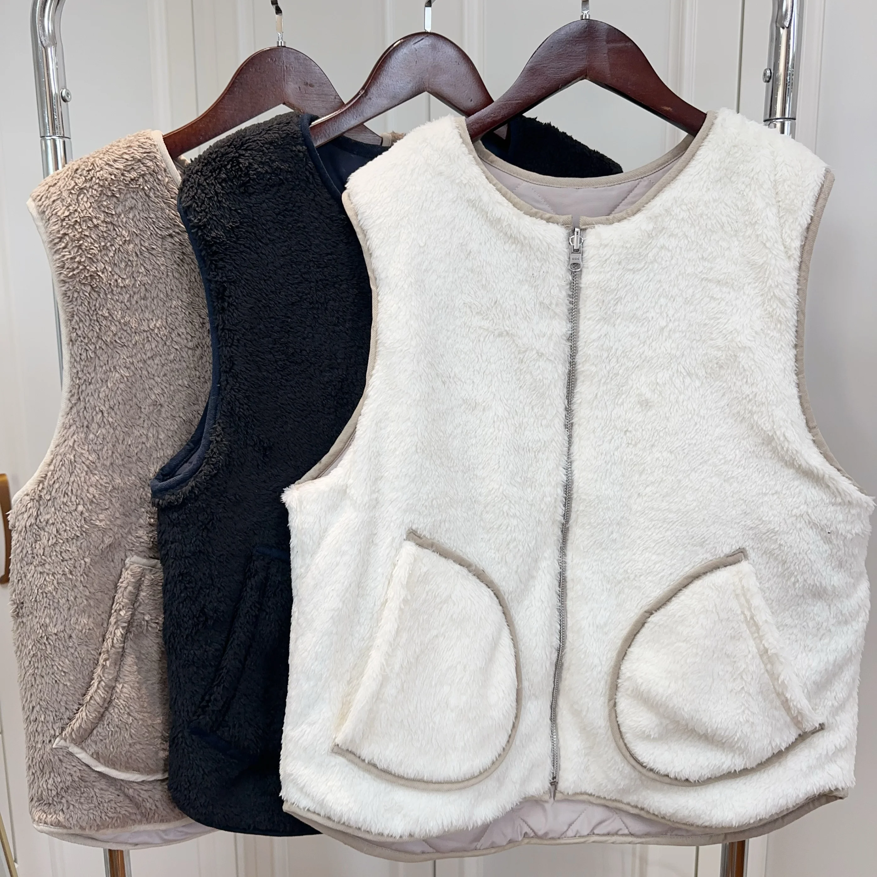 Двусторонний утепленный жилет на флисовой подкладке с хлопковым наполнителем, ветрозащитный, для поездок на работу, с круглым вырезом и застежкой-молнией
Двусторонний утепленный жилет на флисовой подкладке с хлопковым наполнителем, ветрозащитный, для поездок на работу, с круглым вырезом и застежкой-молнией