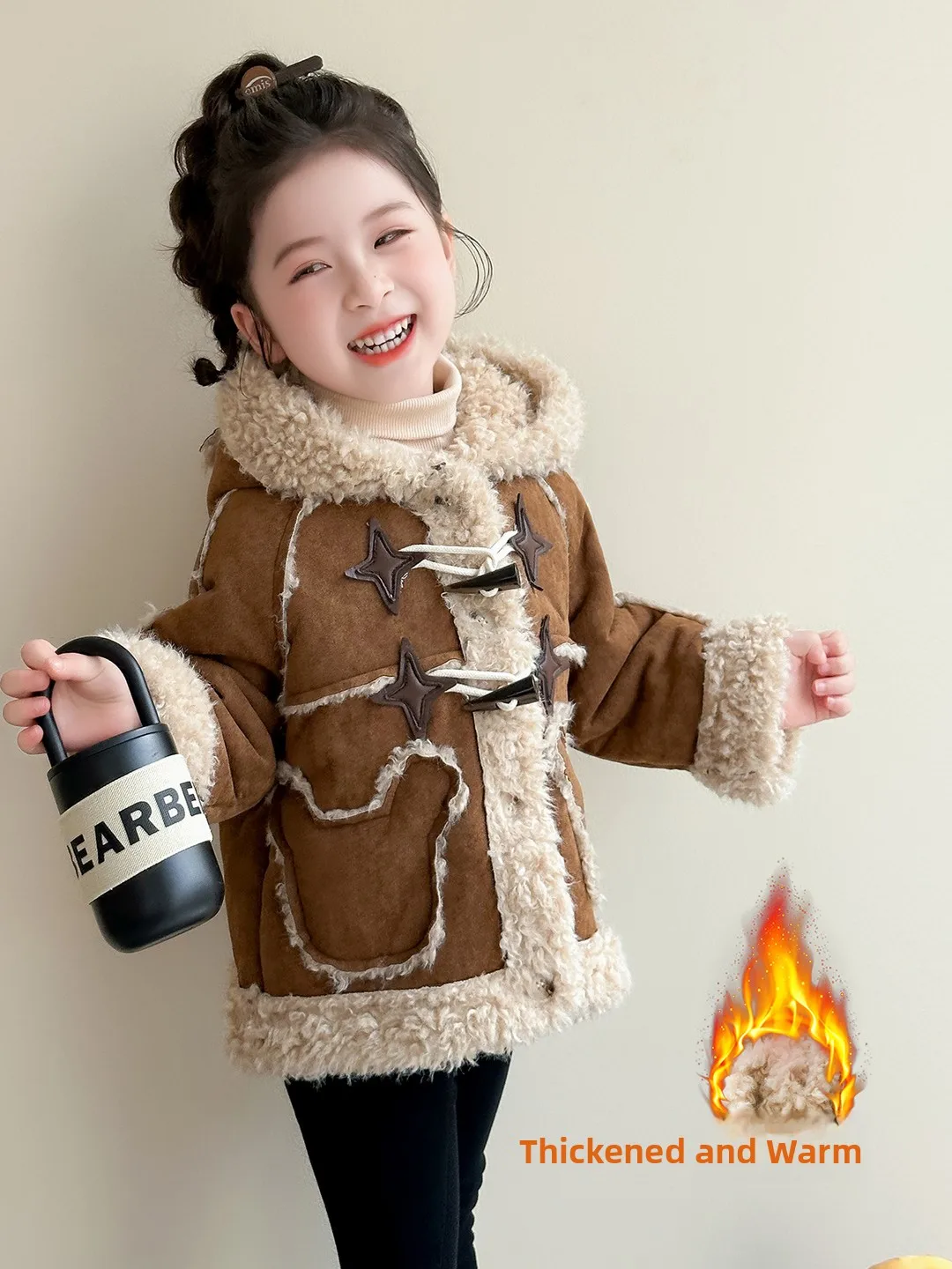 Зимнее бархатное пальто с капюшоном из модного меха для девочек, теплое пальто с капюшоном, длинная верхняя одежда на пуговицах для детей до 7 лет
Зимнее бархатное пальто с капюшоном из модного меха для девочек, теплое пальто с капюшоном, длинная верхняя одежда на пуговицах для детей до 7 лет