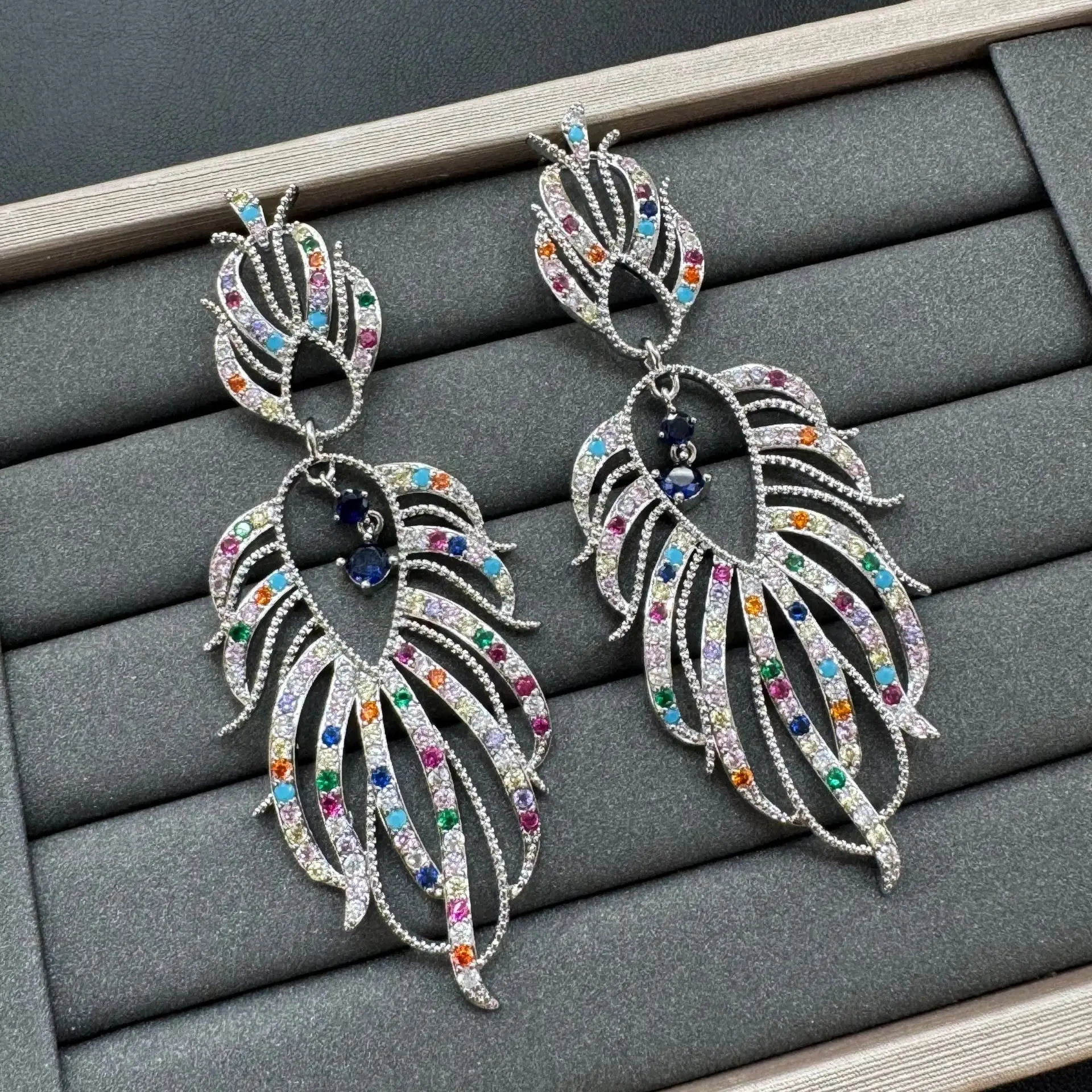 classy feather earrings for women luxury jewelry zirconia silver color large leaf pendant earrings wedding anniversary gift
classy feather earrings for women luxury jewelry zirconia silver color large leaf pendant earrings wedding anniversary gift