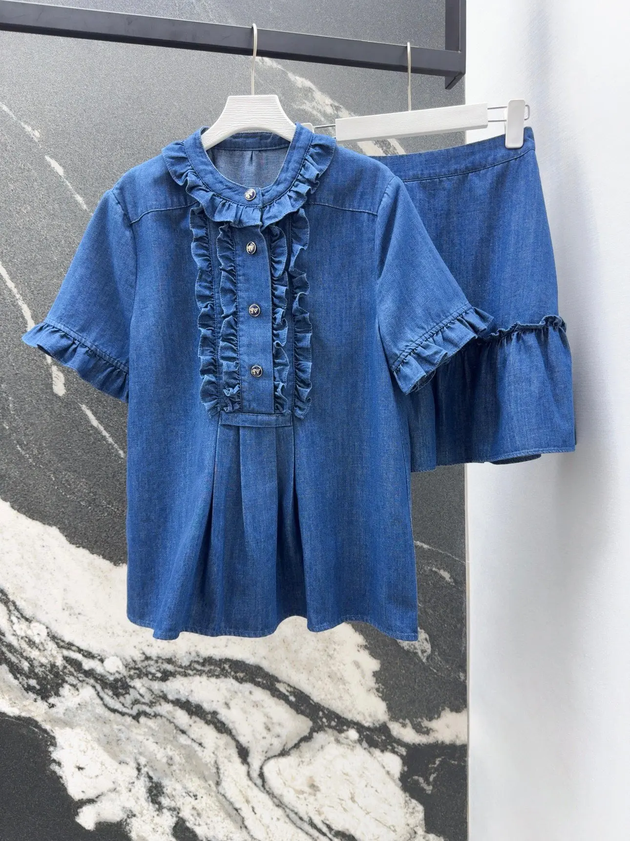 summer new women casual ruffles denim blue blouse shirt mini skirt suits female chic high quality 2 piece sets
summer new women casual ruffles denim blue blouse shirt mini skirt suits female chic high quality 2 piece sets