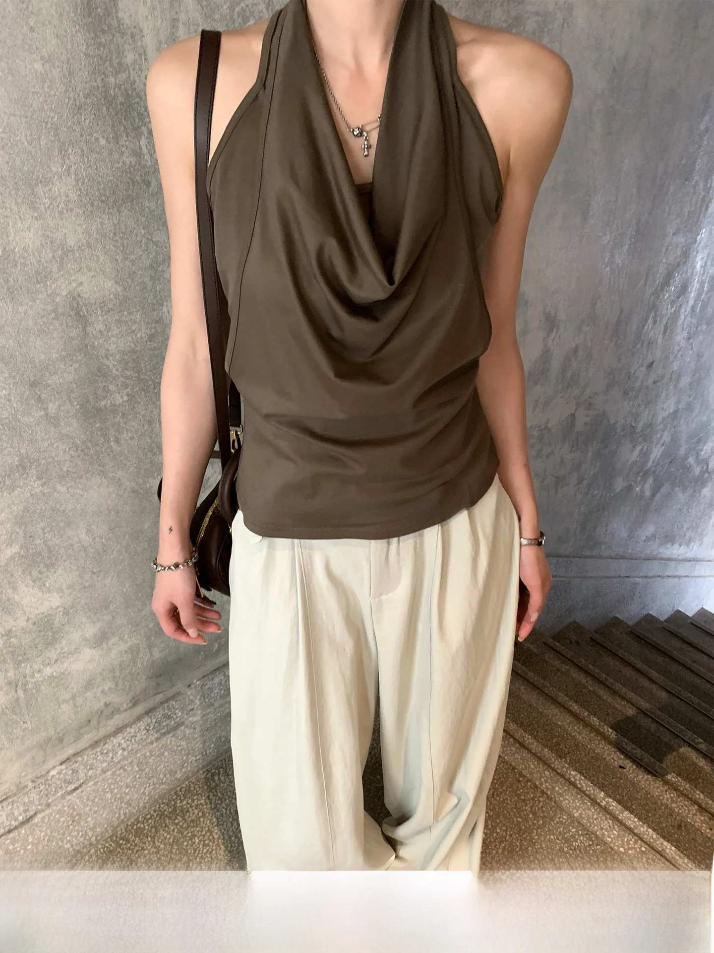 GV Big Brother Double Layer T Neck Vest Women's Summer New Style Waist Cinching Hanging Neck Design Sense Match All Cotton Short
GV Big Brother Double Layer T Neck Vest Women's Summer New Style Waist Cinching Hanging Neck Design Sense Match All Cotton Short