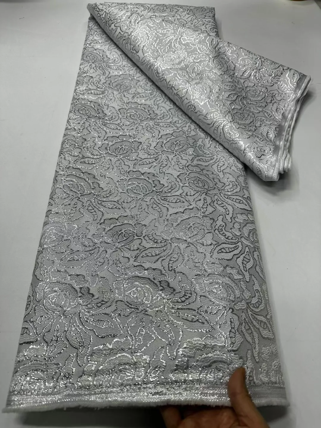 Beautiful African Brocade Jacquard Lace Fabric 2025 High Quality French Tulle Lace 5 Yards Gilding Fabric For Dress
Beautiful African Brocade Jacquard Lace Fabric 2025 High Quality French Tulle Lace 5 Yards Gilding Fabric For Dress