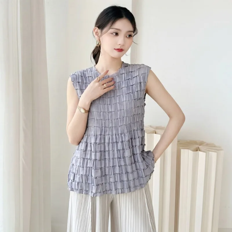 Женская футболка Miyake Loose Original Square Pleat 2026: Новинка, короткий рукав, круглый вырез, элегантный модный топ больших размеров, однотонный, со складками
Женская футболка Miyake Loose Original Square Pleat 2026: Новинка, короткий рукав, круглый вырез, элегантный модный топ больших размеров, однотонный, со складками
