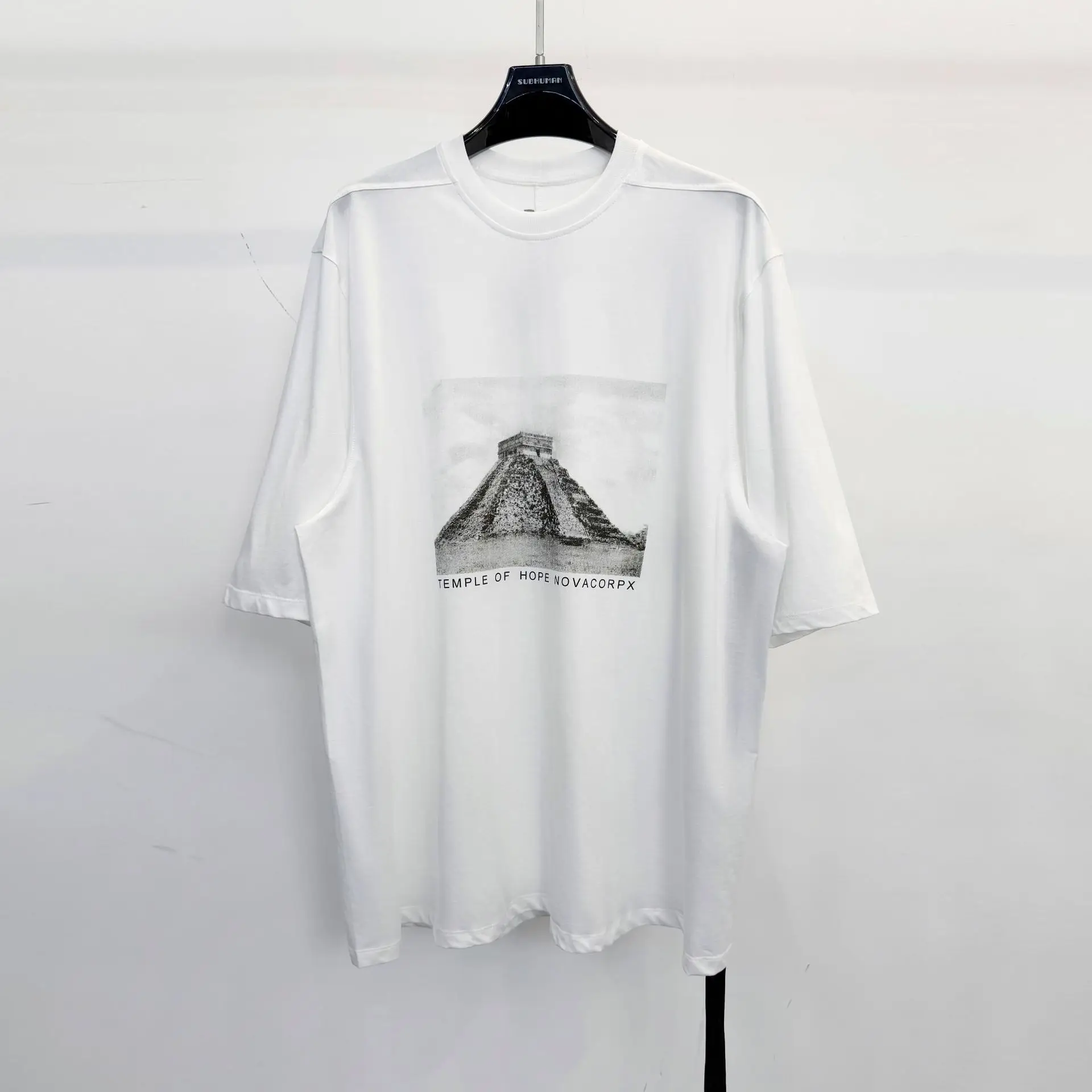 26SS Dark Lazy‑Vibe Oversized Short‑Sleeve T‑Shirt Men Women Fashion Comfortable T-shirts Men's Clothing
26SS Dark Lazy‑Vibe Oversized Short‑Sleeve T‑Shirt Men Women Fashion Comfortable T-shirts Men's Clothing