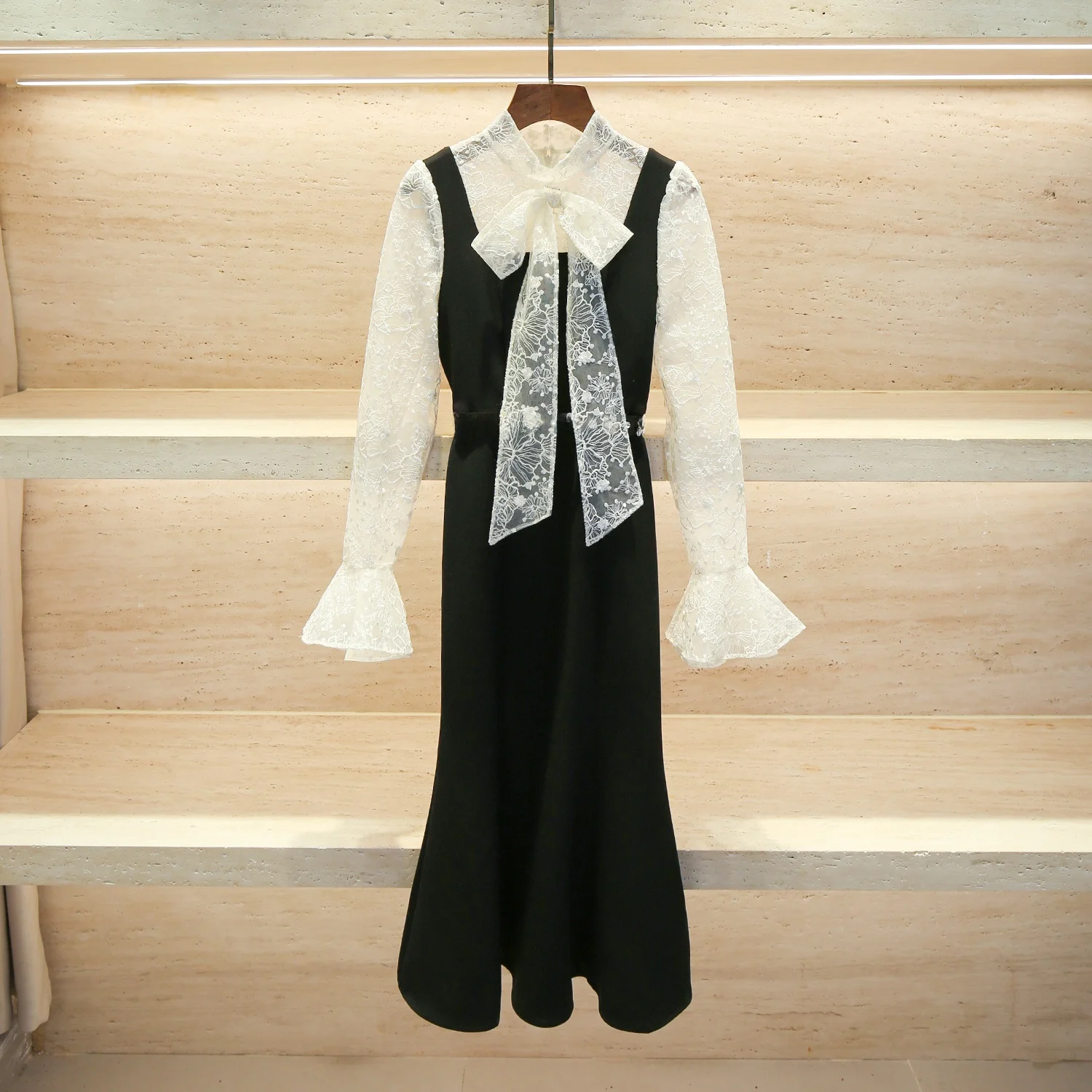 Ele Long Lace Splice Bell Sve Fi Tail Dr Spring Collection High Waist Draped Gown for Urban Commuting Ladies
Ele Long Lace Splice Bell Sve Fi Tail Dr Spring Collection High Waist Draped Gown for Urban Commuting Ladies