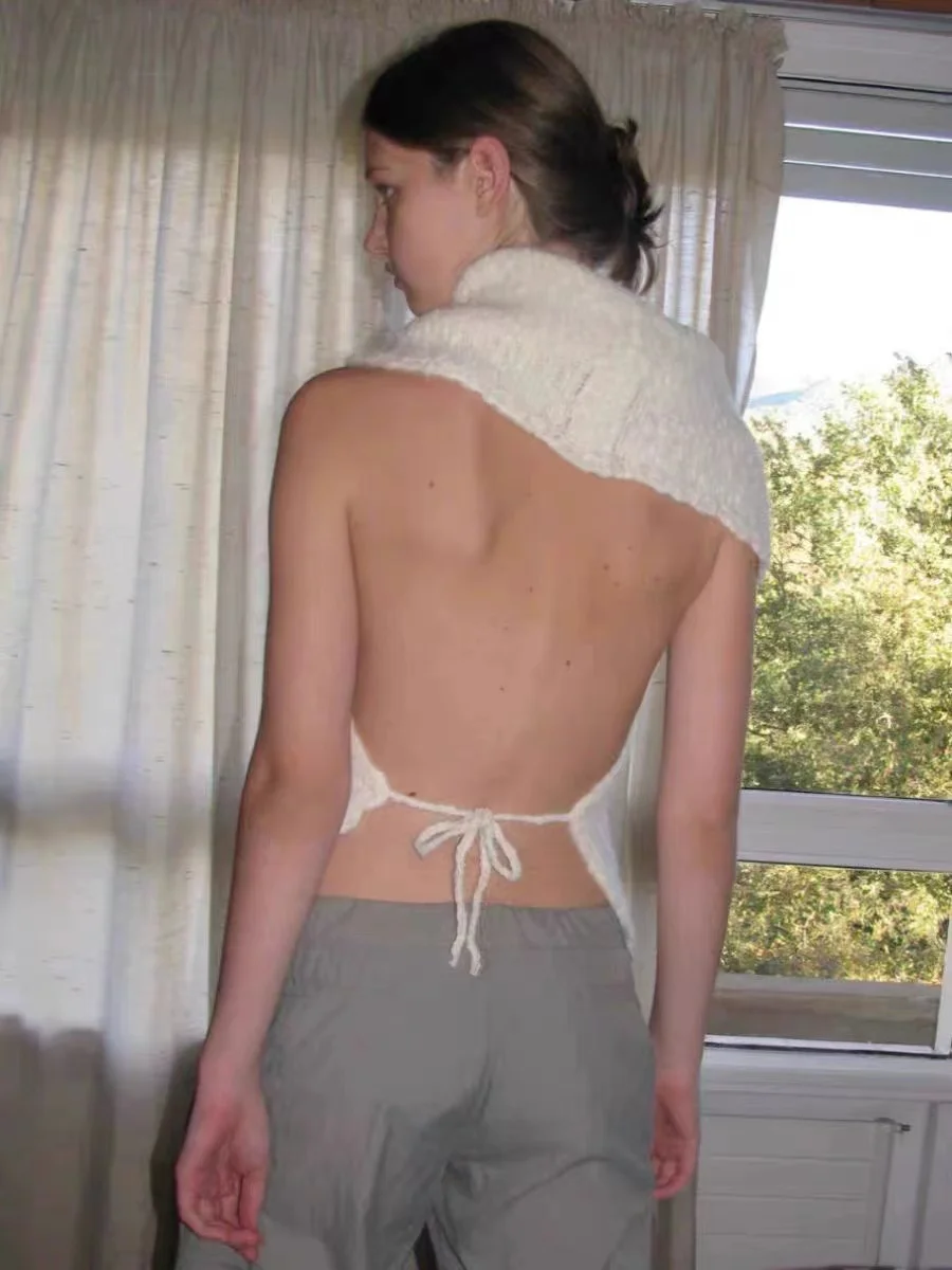 Street Style Short Length Camel Hair Knitted Top with Belt And Backless Design High Collar One Shoulder Bicolor Women's Sweater
Street Style Short Length Camel Hair Knitted Top with Belt And Backless Design High Collar One Shoulder Bicolor Women's Sweater