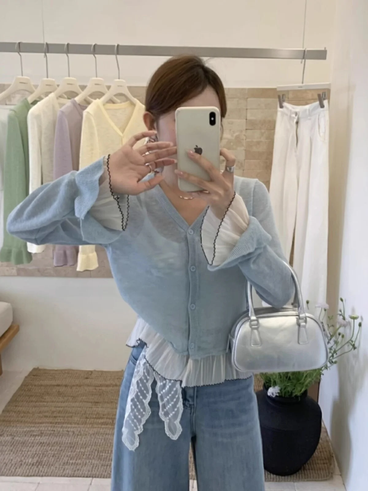 Korean Sle V-Ne Sweet Lace Splicing Micro Flared Knitted Top Women's Spring Simple Single Button Long Sve Blouse
Korean Sle V-Ne Sweet Lace Splicing Micro Flared Knitted Top Women's Spring Simple Single Button Long Sve Blouse