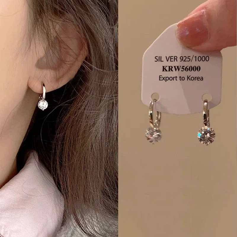 Korean Fashion Sparkling Zircon Ear Buckle Earrings For Women Classic Elegant Rhinestone Round Earrings Wedding Party Jewelry
Korean Fashion Sparkling Zircon Ear Buckle Earrings For Women Classic Elegant Rhinestone Round Earrings Wedding Party Jewelry