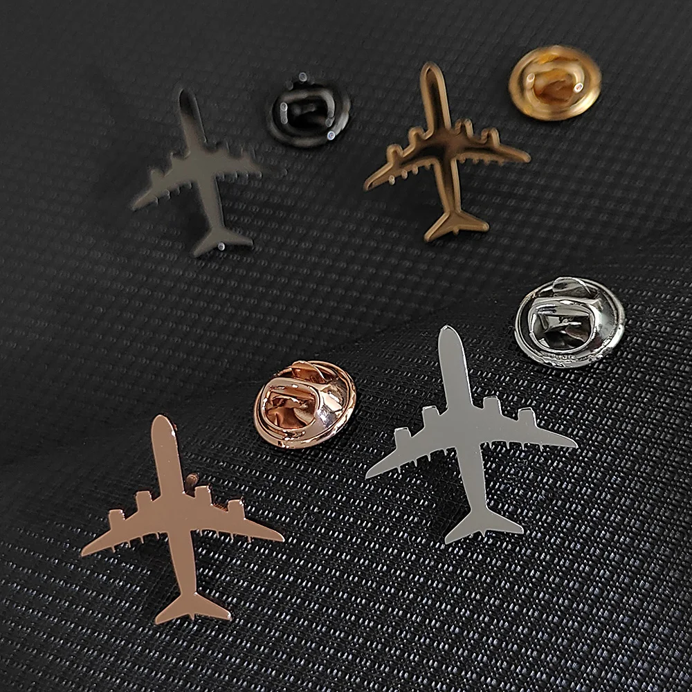 Glossy passenger aircraft shaped stainless steel 18K men's suit brooch, worn on ceremony, business and other occasions
Glossy passenger aircraft shaped stainless steel 18K men's suit brooch, worn on ceremony, business and other occasions