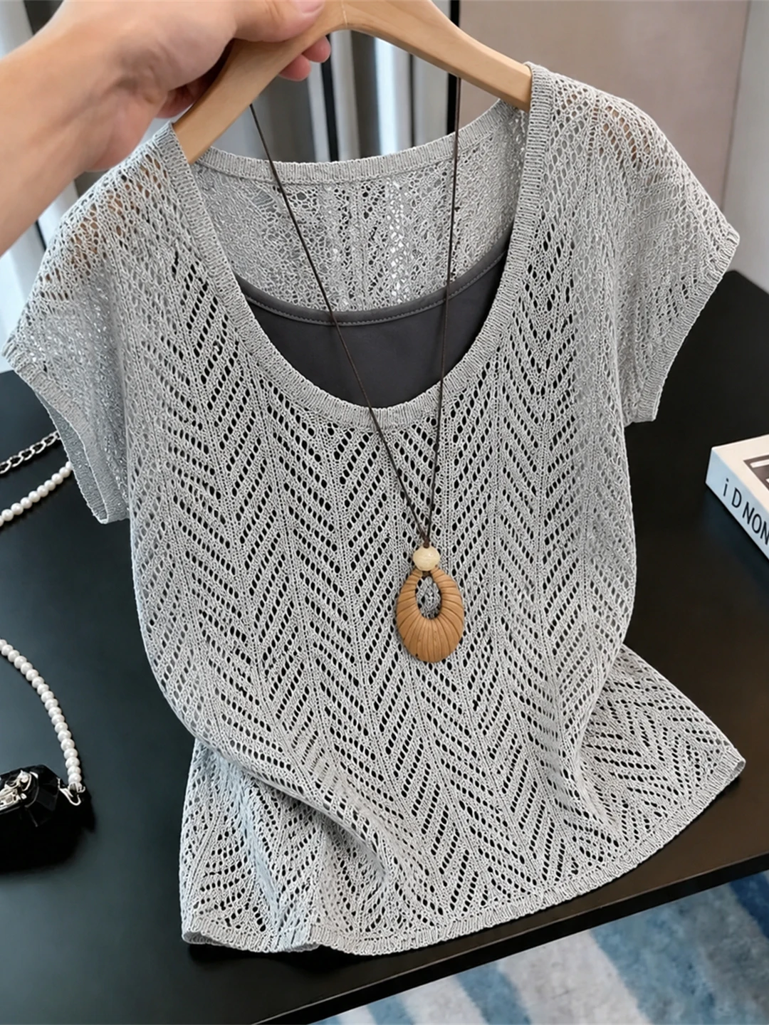 Elegant Commuter Style Hollow out round Neck Short Sleeve Women's Top Fashionable Summer Sun Protection Slimming Shirt
Elegant Commuter Style Hollow out round Neck Short Sleeve Women's Top Fashionable Summer Sun Protection Slimming Shirt
