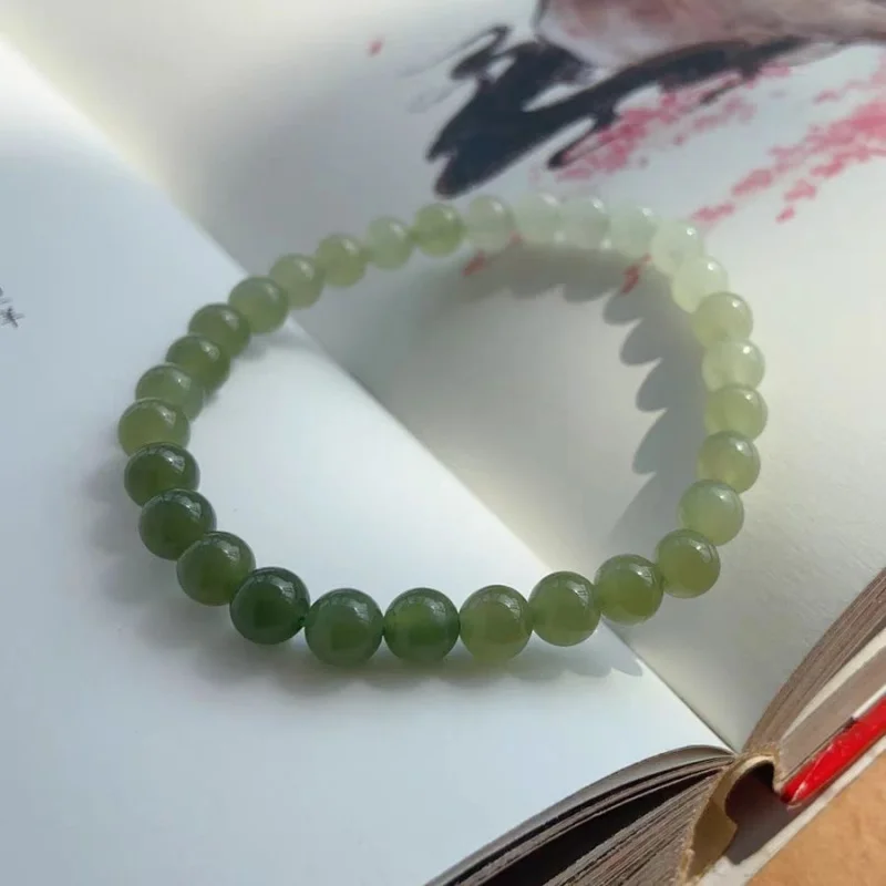 --half-land Hetian Qinghai material gradient color bracelet, finely crafted and extremely delicate jade bead brace
--half-land Hetian Qinghai material gradient color bracelet, finely crafted and extremely delicate jade bead brace