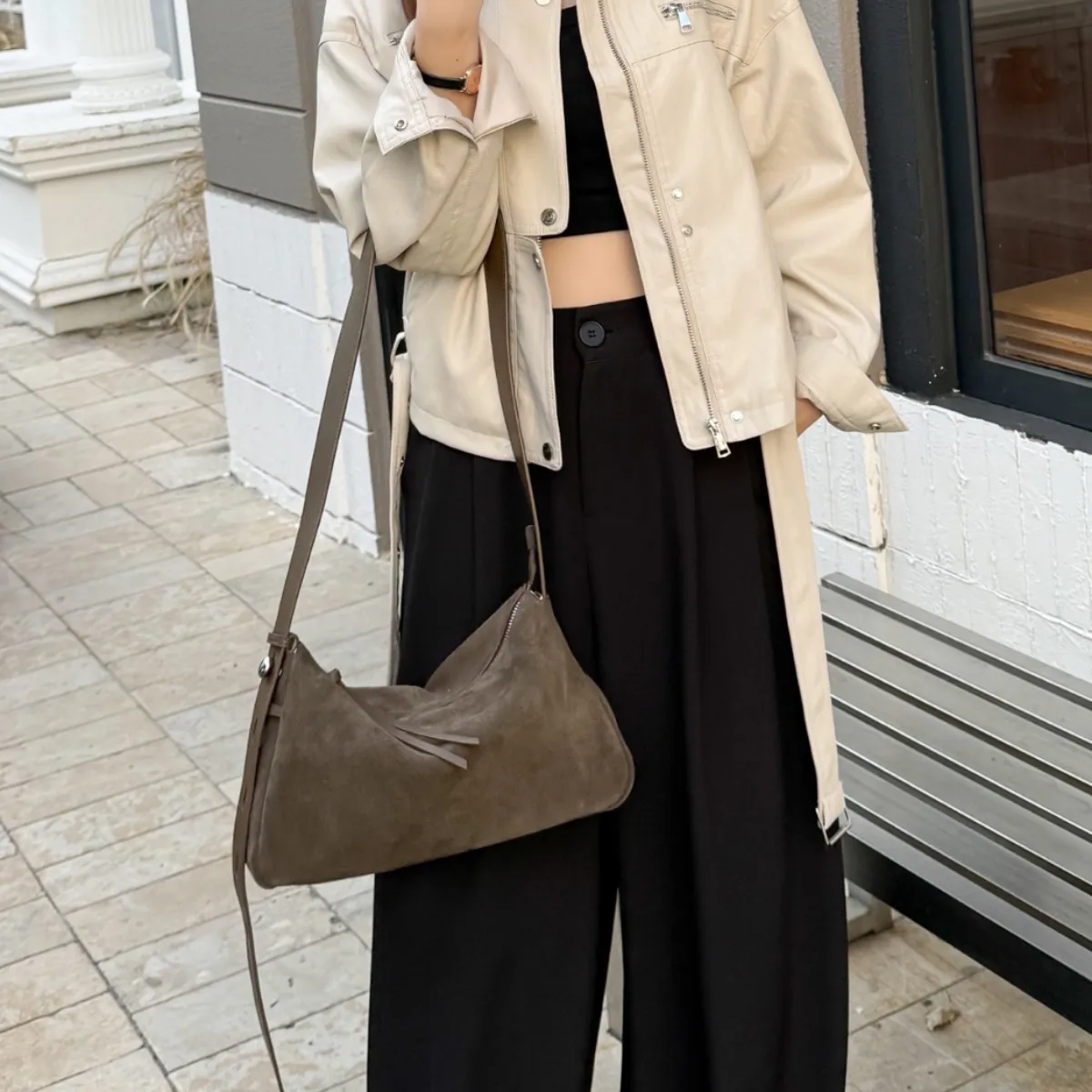 2026 Винтажная замшевая сумка из матовой кожи, сумка для подмышек, ленивый ветер, сумка через плечо на одно плечо, сумка-тоут с клецками
2026 Винтажная замшевая сумка из матовой кожи, сумка для подмышек, ленивый ветер, сумка через плечо на одно плечо, сумка-тоут с клецками