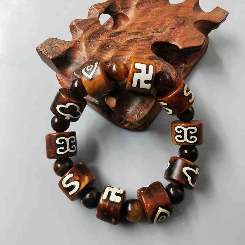 Six-Syllable Mantra Dzi Bead Bracelet, Weathered Old Agate Bodhi Buddha Beads
Six-Syllable Mantra Dzi Bead Bracelet, Weathered Old Agate Bodhi Buddha Beads