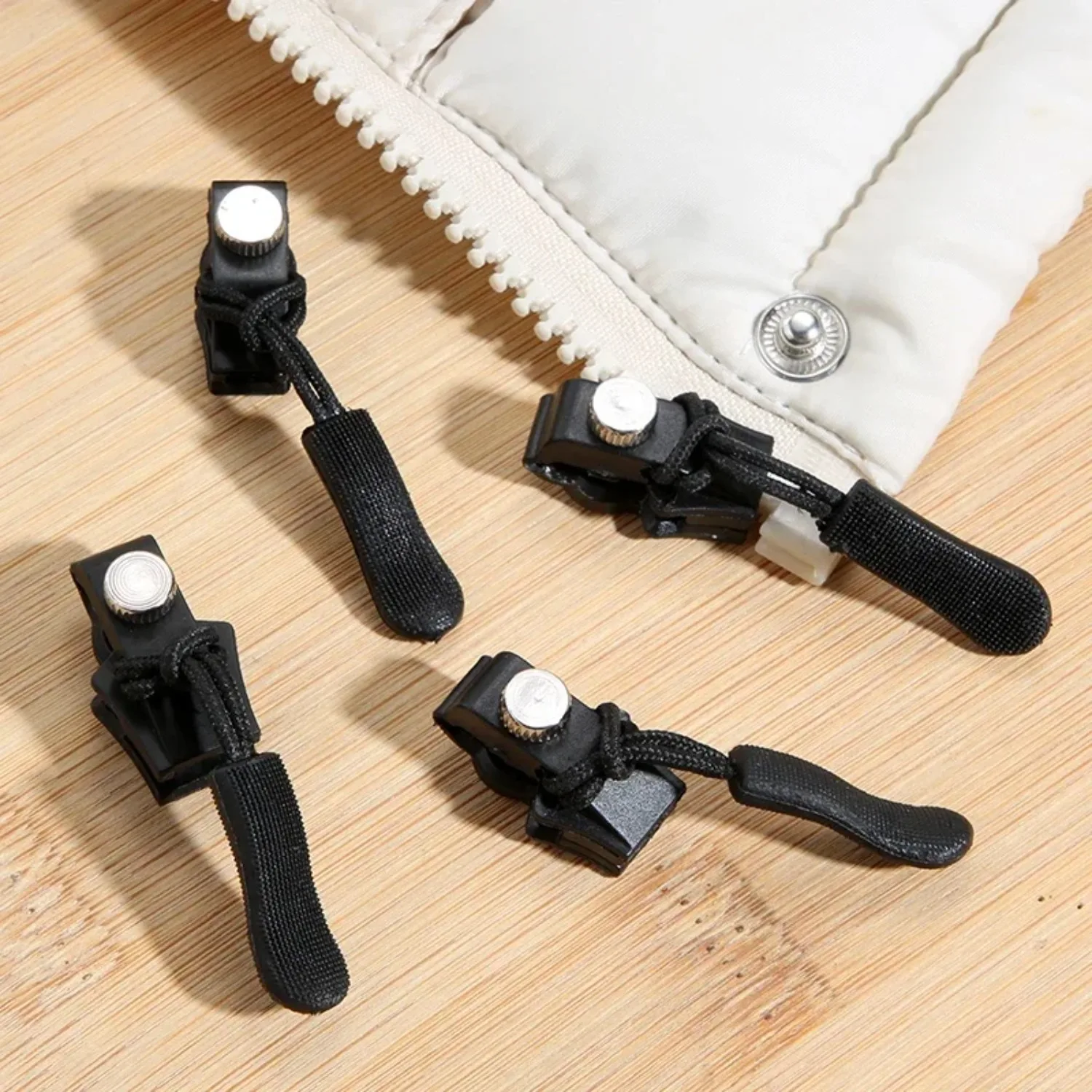 Quick Detachable Zipper Repair Kit suitable for various sizes of zippers on clothing, luggage, backpacks, and other equipment
Quick Detachable Zipper Repair Kit suitable for various sizes of zippers on clothing, luggage, backpacks, and other equipment