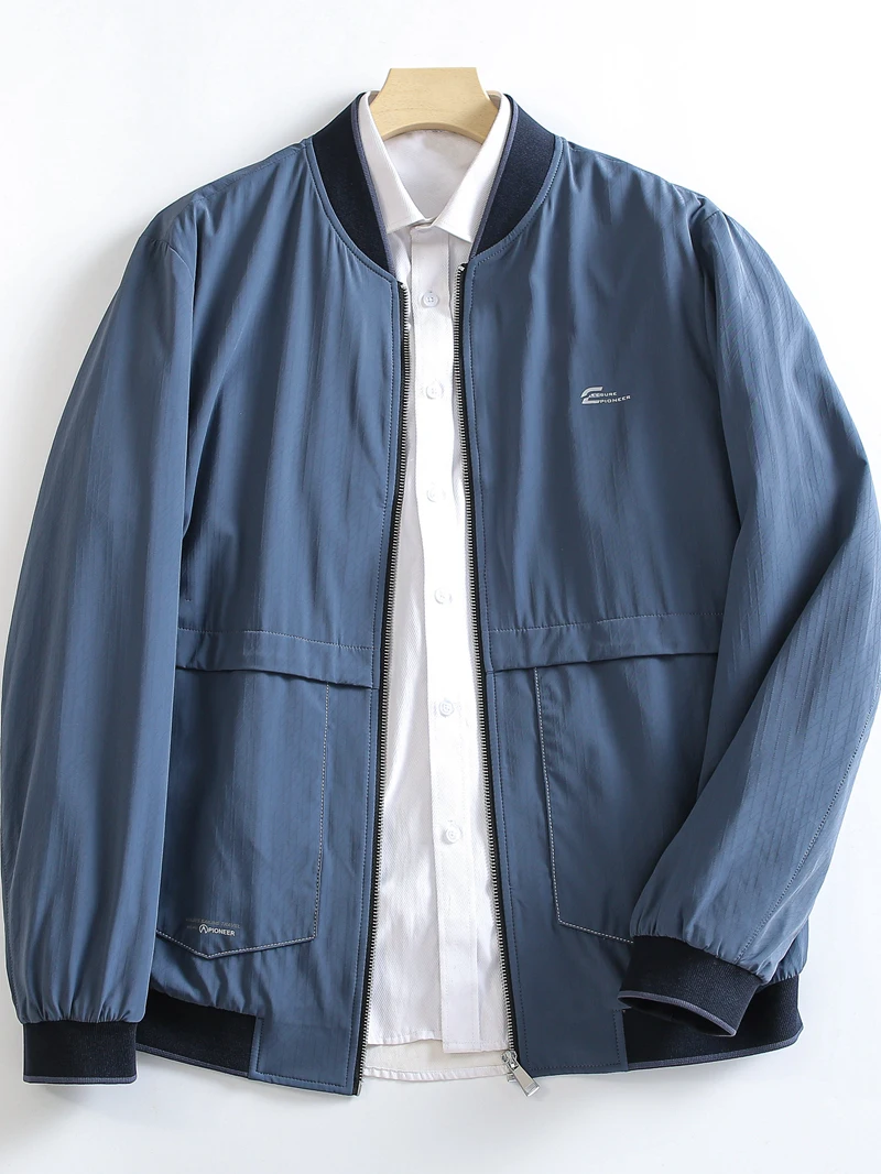 Мужская модная куртка с бейсбольным воротником, дышащая, повседневная, весенняя верхняя одежда, приталенный крой, длинный рукав, застежка-молния, боковые карманы
Мужская модная куртка с бейсбольным воротником, дышащая, повседневная, весенняя верхняя одежда, приталенный крой, длинный рукав, застежка-молния, боковые карманы