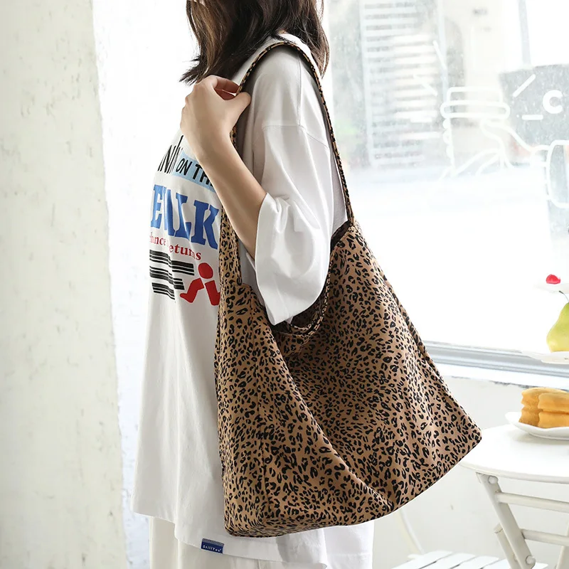 YIFAN Large Capacity Leopard Print Single Shoulder Bag for Women, Ins Style Canvas Bag, Tote Bag for Class, Commuting Bag
YIFAN Large Capacity Leopard Print Single Shoulder Bag for Women, Ins Style Canvas Bag, Tote Bag for Class, Commuting Bag